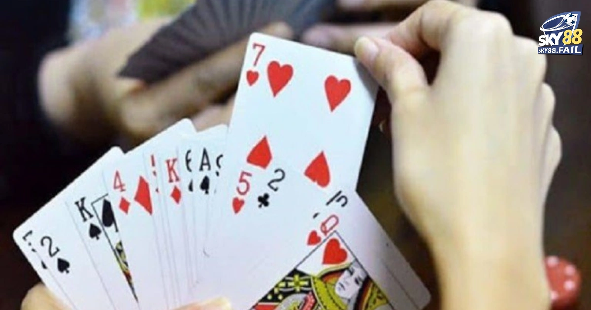 Trò chơi bài tiến lên tại Sky88 có hai phiên bản nổi bật chính là phiên bản miền Nam và miền Bắc