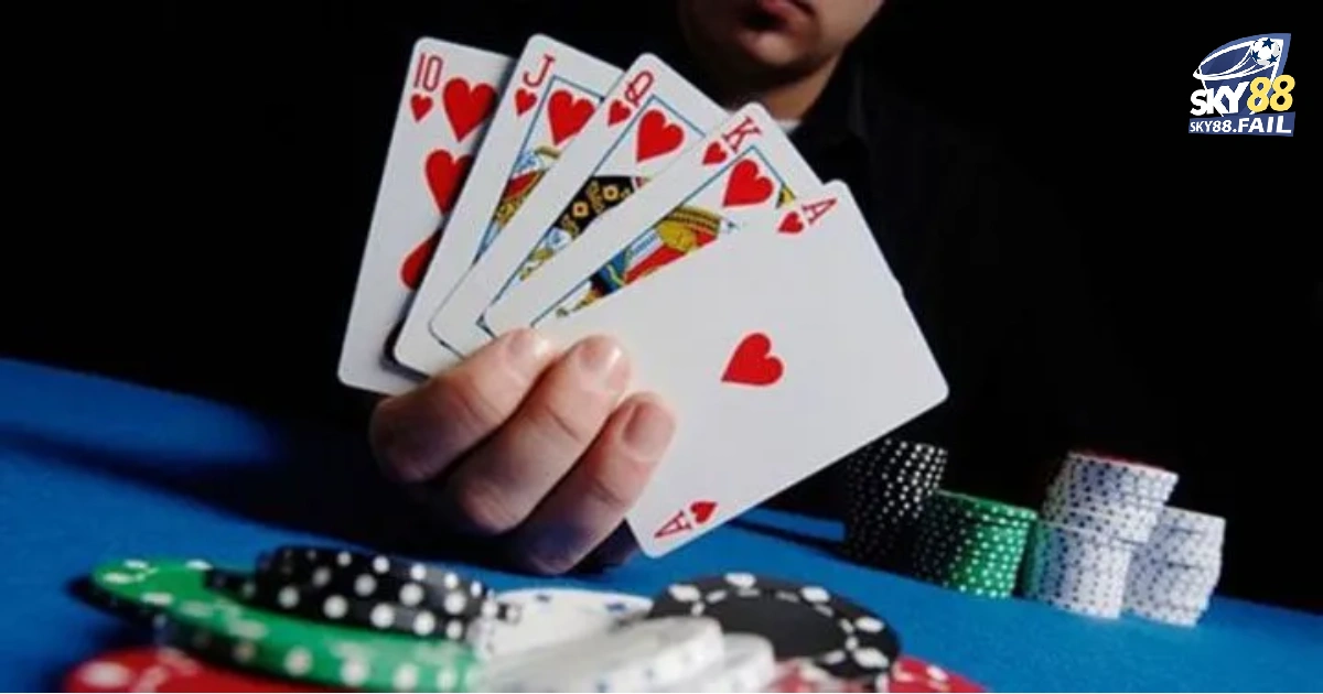 Cách Xếp Bài Tiến Lên Nhanh Và Hợp Lý Nhất Khi Chơi Tại SKY88 4 Một trong những cách hiệu quả để giấu bài là tạo ra sự nhầm lẫn cho đối thủ